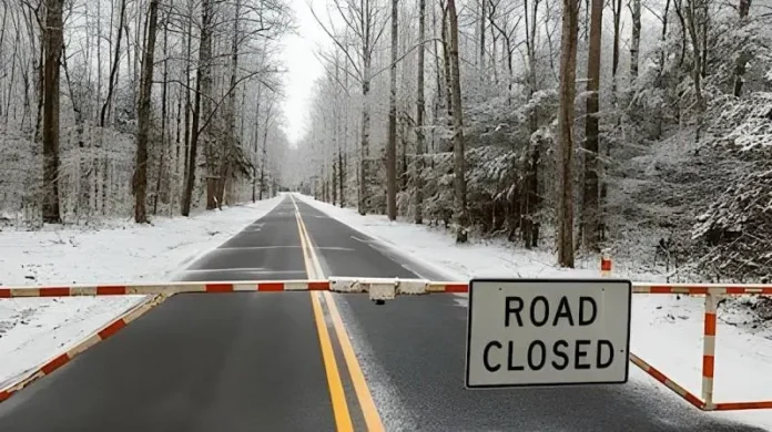 Heavy snowfall shuts down the road to Naran in Kaghan Valley, ending the tourism season. Other areas like Shogran and Balakot remain accessible.